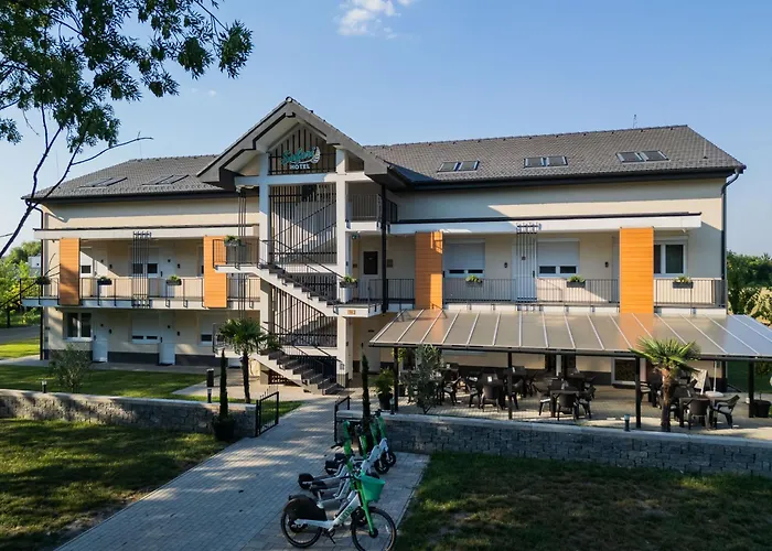 Safari Hotel